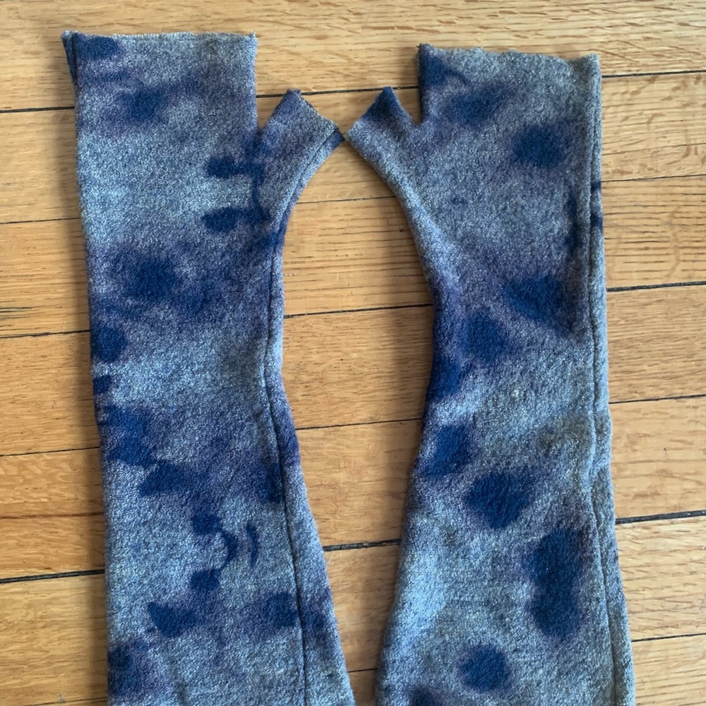 Fingerless gloves